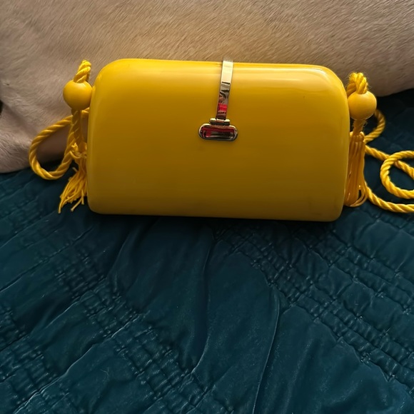 Vintage hard shell Yellow Purse made in Hong Kong - Picture 1 of 4